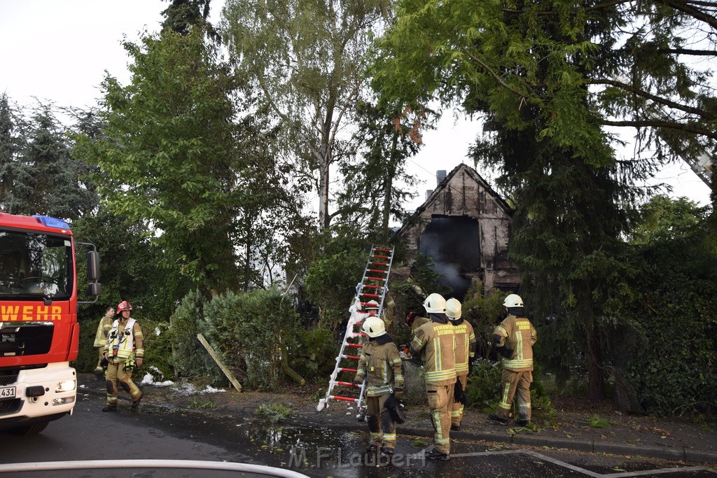 Grossfeuer Einfamilienhaus Siegburg Muehlengrabenstr P0845.JPG - Miklos Laubert